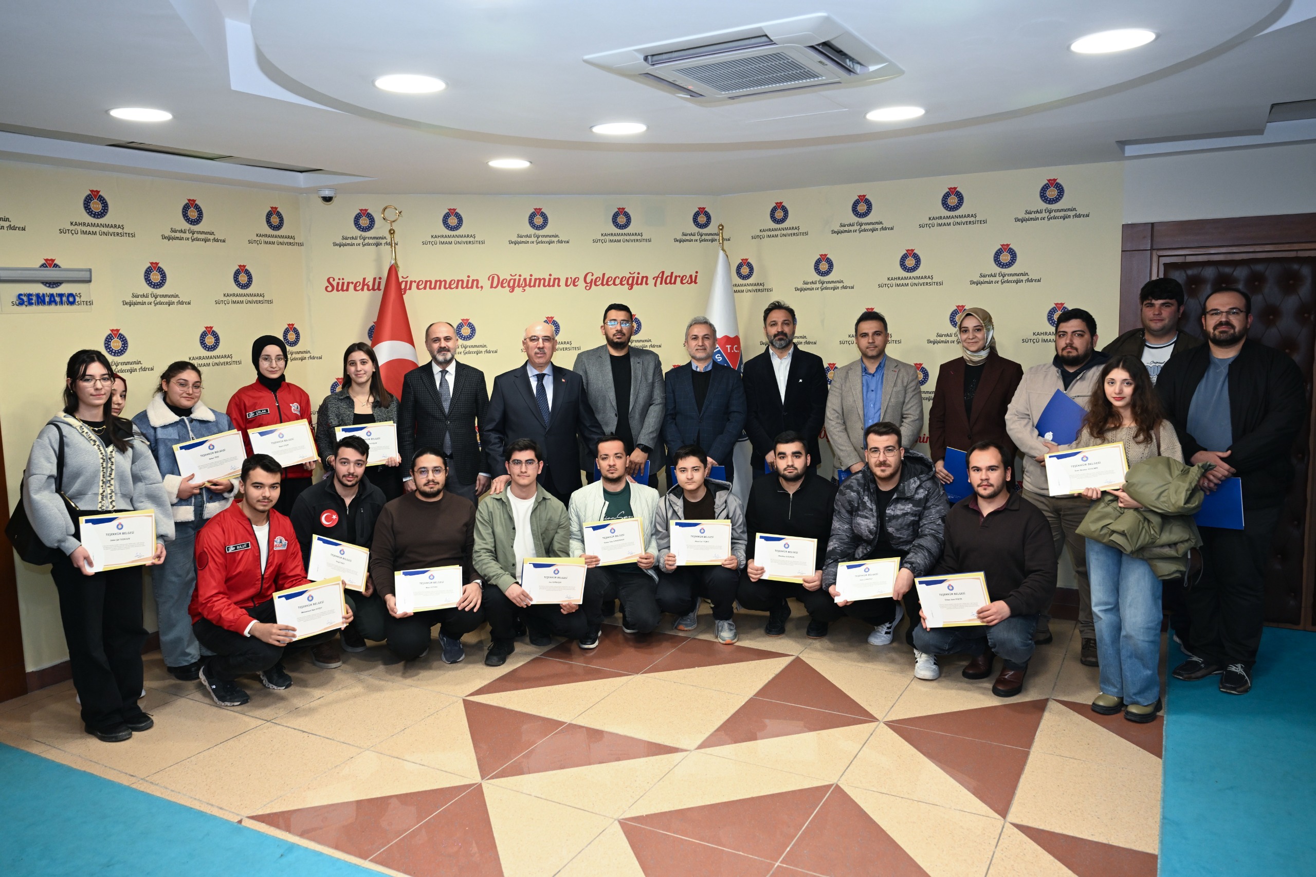 KSÜ’de Milli Teknoloji Atölyesi Ekibine Belge Takdimi Yapıldı